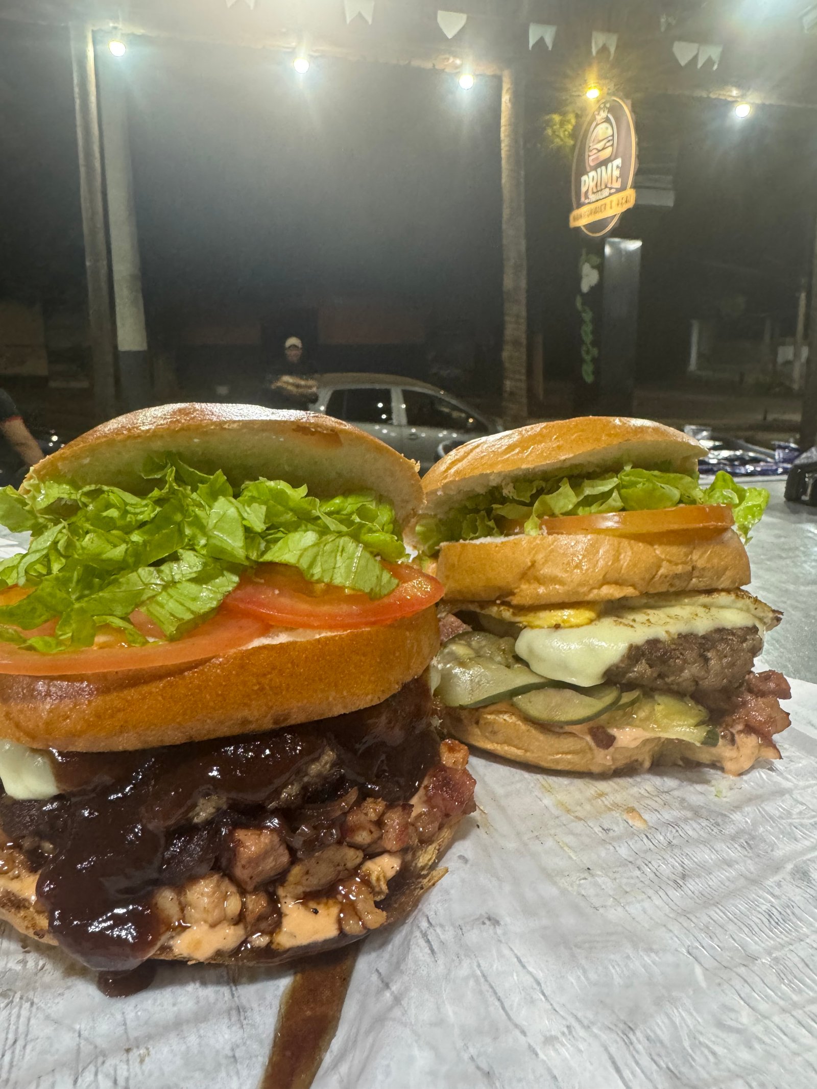 Combo: Burger Costela + Burger Flix